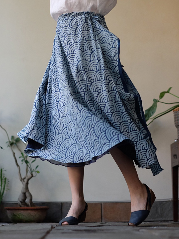 Lobbie Alta Skirt in Indigo Seigaha Pattern - MaoMao