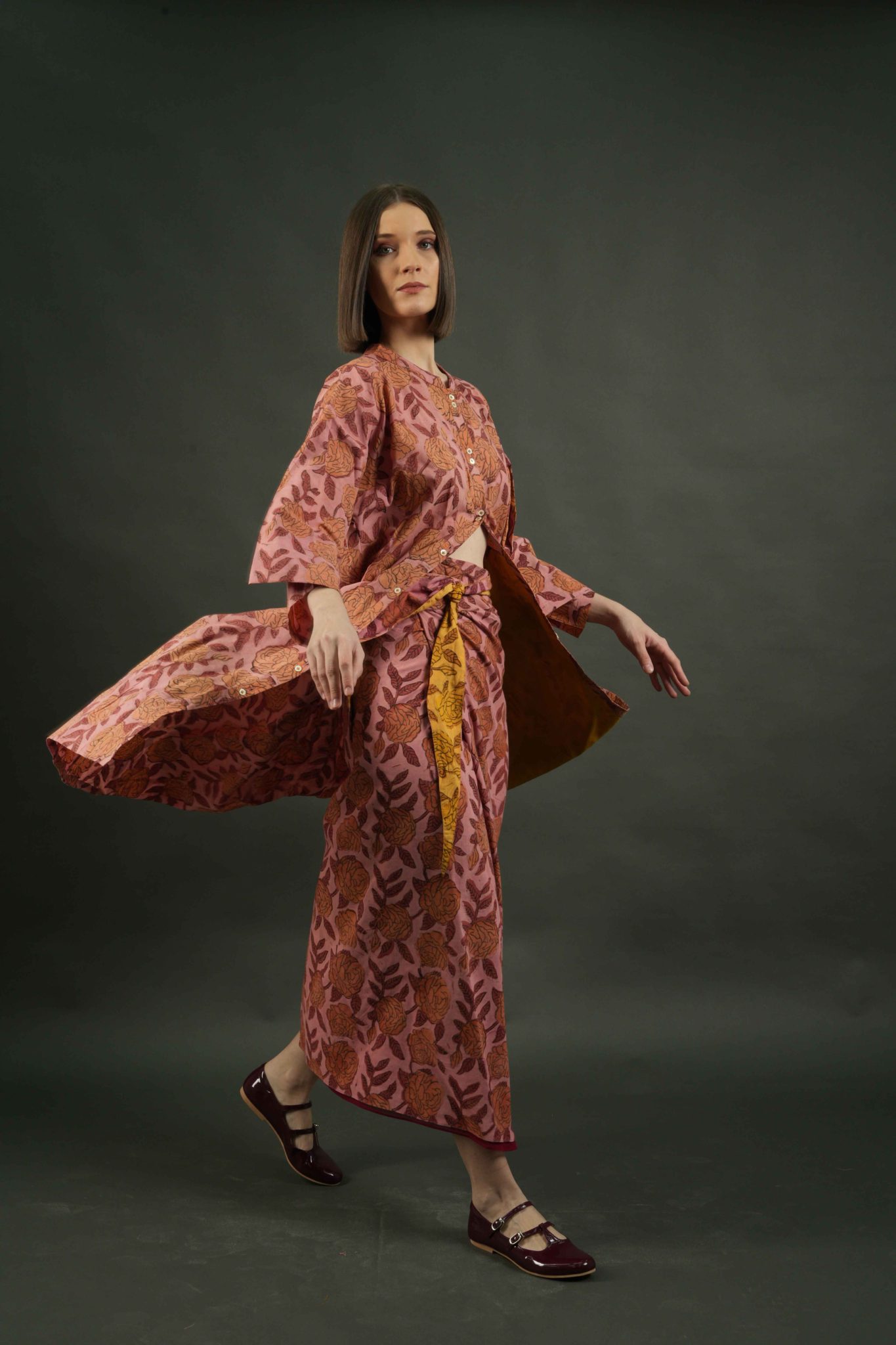 DARA TUNIC IN RED ROSE PATTERN(1)_11zon